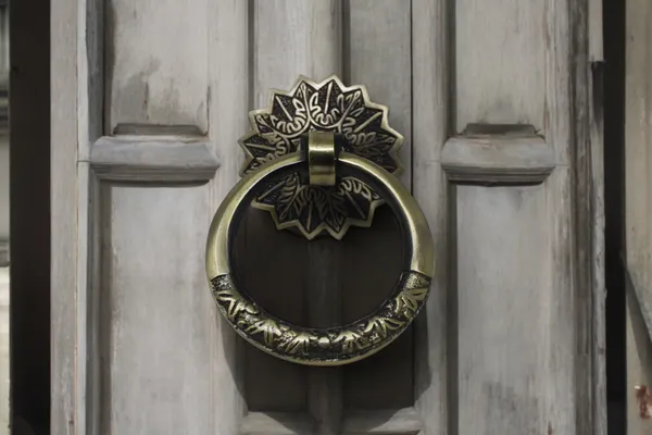 Golden_Carving_Decorative_Golden_Brass_Door_Knocker_Victorian_Style_Brass_Door_Knocker_Door_Decor