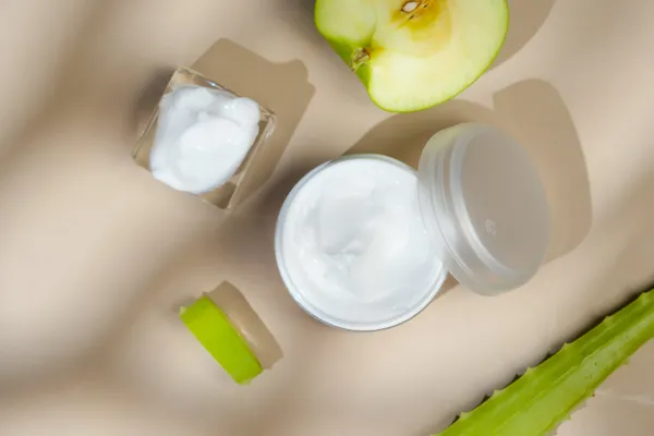 Glow_Moisturiser_-_Lightweight_Hydration_&_Skin_Nourishment