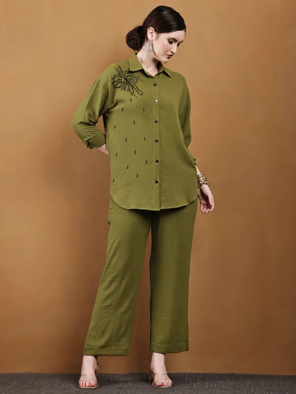 Olive_Green_Hand-Embroidered_Cotton_Co-Ord_Set_For_Women