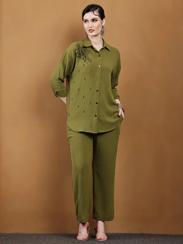 Olive_Green_Hand-Embroidered_Cotton_Co-Ord_Set_For_Women