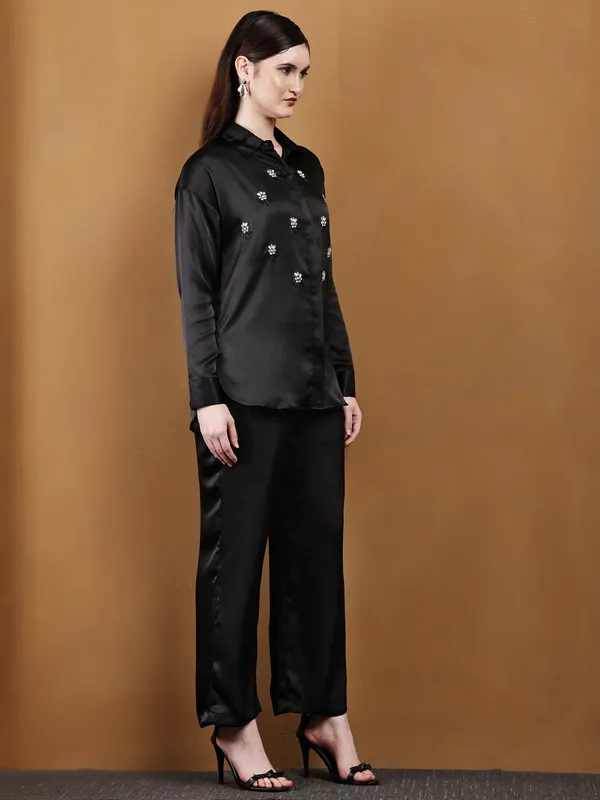 Black_Hand-Embroidered_Cotton_Co-Ord_Set_For_Women
