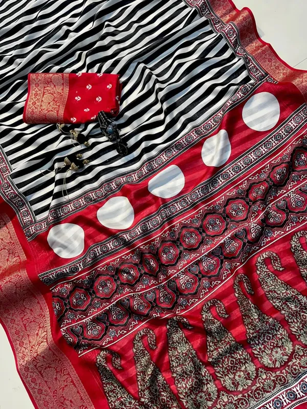 Dola_Silk_Saree_with_Intricate_Jacquard_Border