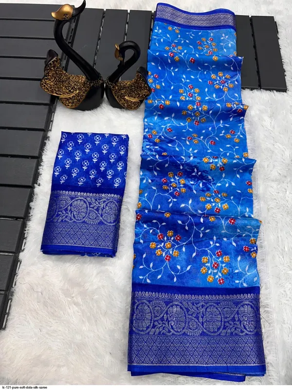 The_Dola_Silk_Jacquard_Saree_Ensemble