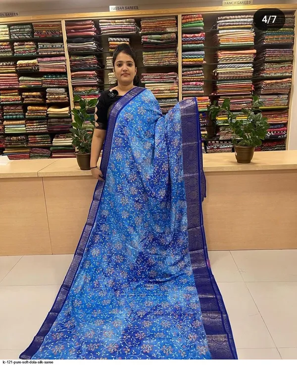 The_Dola_Silk_Jacquard_Saree_Ensemble