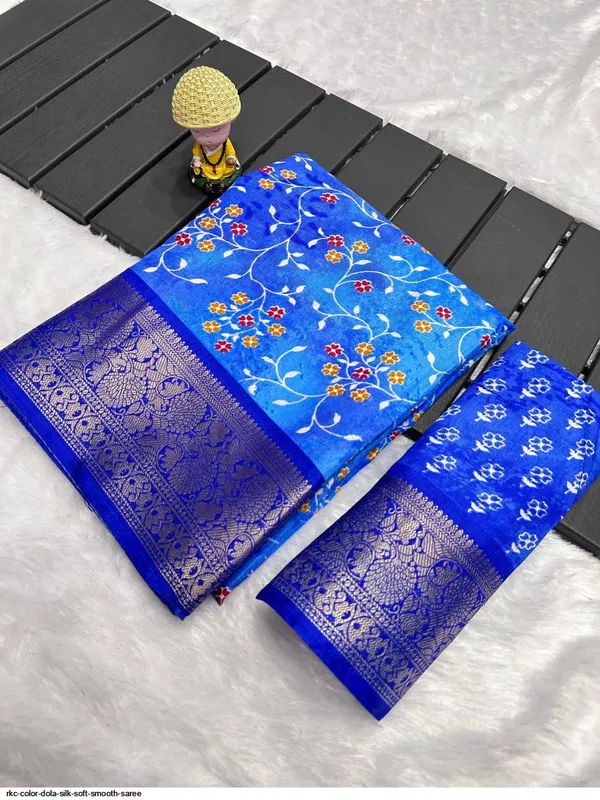 The_Dola_Silk_Jacquard_Saree_Ensemble