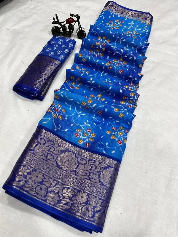 The_Dola_Silk_Jacquard_Saree_Ensemble