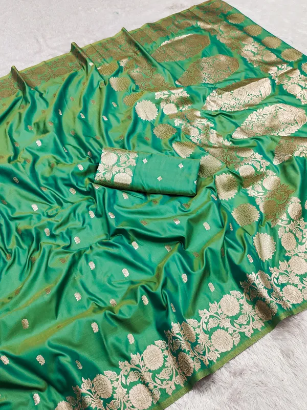Elegant_Designer_Zari_Woven_Silk_Saree_with_Unique_Pallu_and_Border