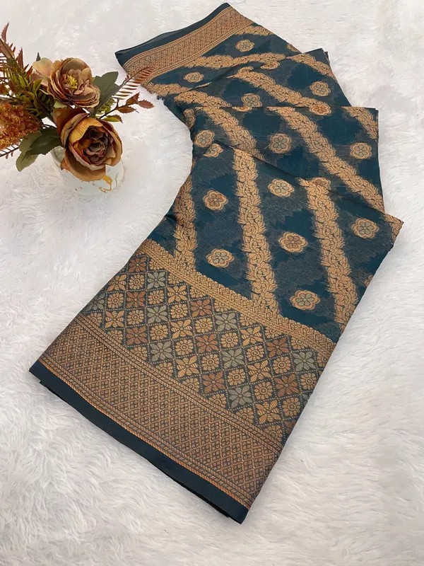 Premium_Quality_Organza_Saree_with_Grand_Pallu