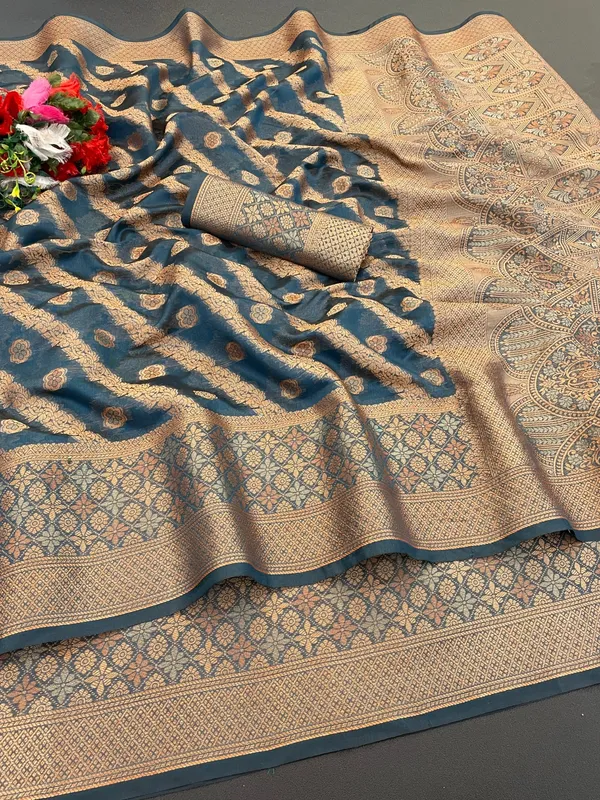 Premium_Quality_Organza_Saree_with_Grand_Pallu
