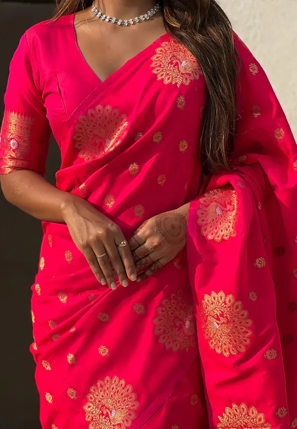 Pink_soft_silk_blend_dual_zari_woven_saree_with_peacock_border