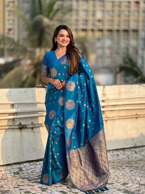 Women_Banarasi_Silk_Kanjivaram_Traditional_Saree