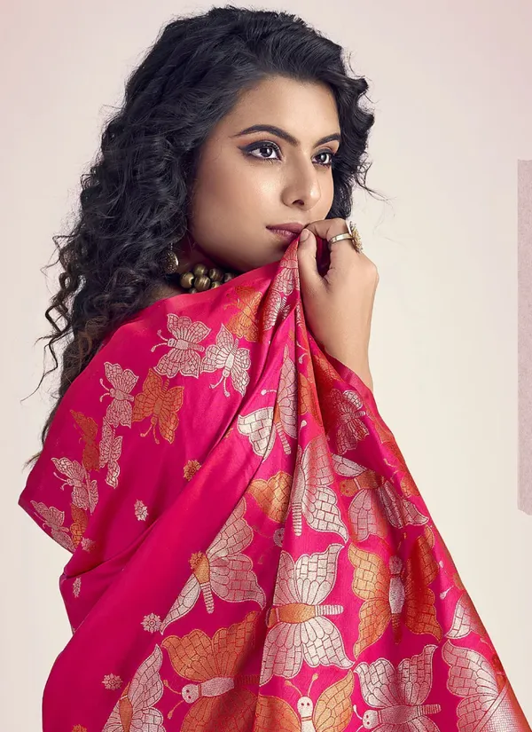 Women's_banarasi_silk_blend_saree_in_dark_pink_colour