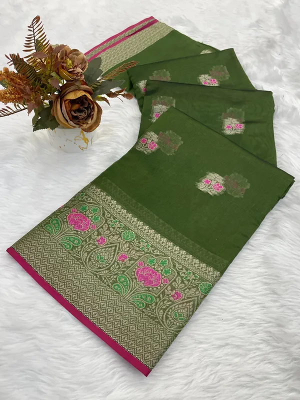 Elegance_in_Organza:_Mina_Butti_Saree