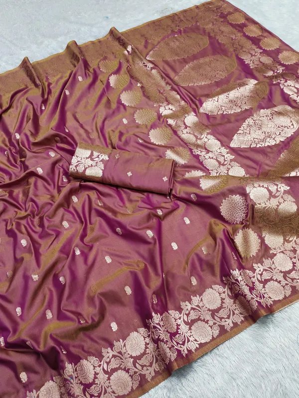 Elegant_Designer_Zari_Woven_Silk_Saree_with_Unique_Pallu_and_Border