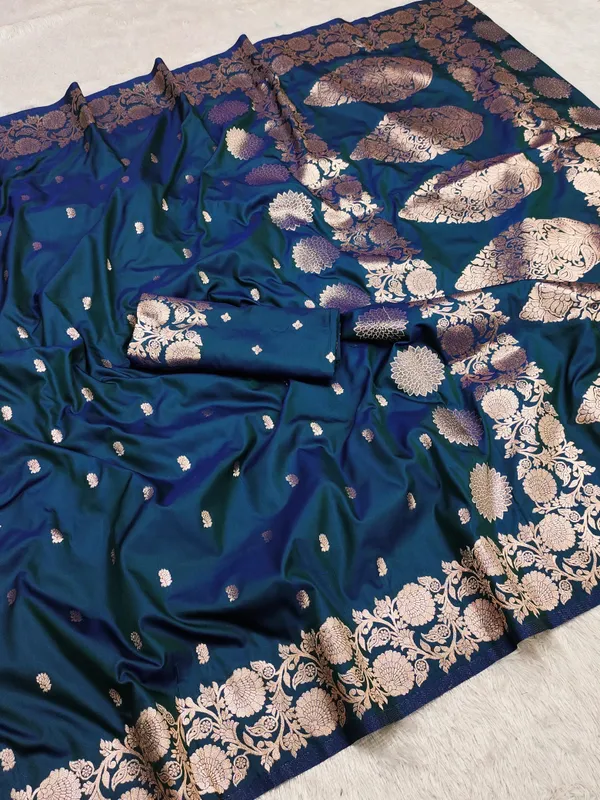 Elegant_Designer_Zari_Woven_Silk_Saree_with_Unique_Pallu_and_Border