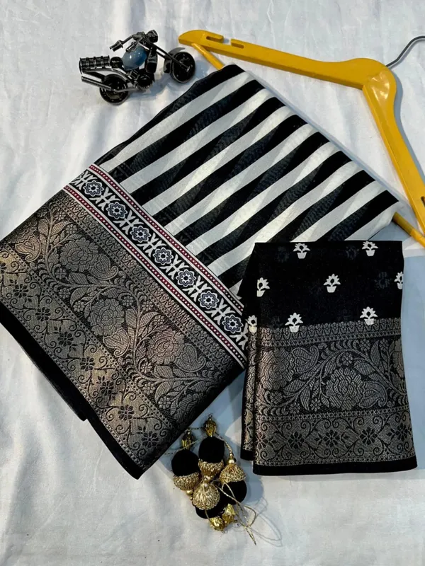 Dola_Silk_Saree_with_Intricate_Jacquard_Border
