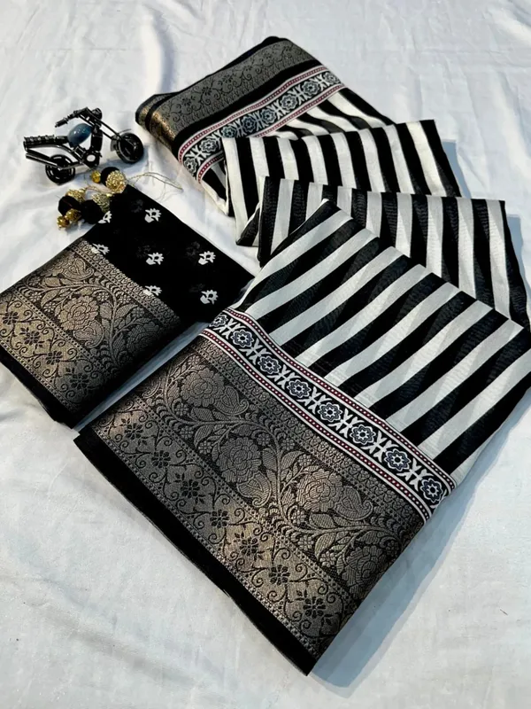 Dola_Silk_Saree_with_Intricate_Jacquard_Border