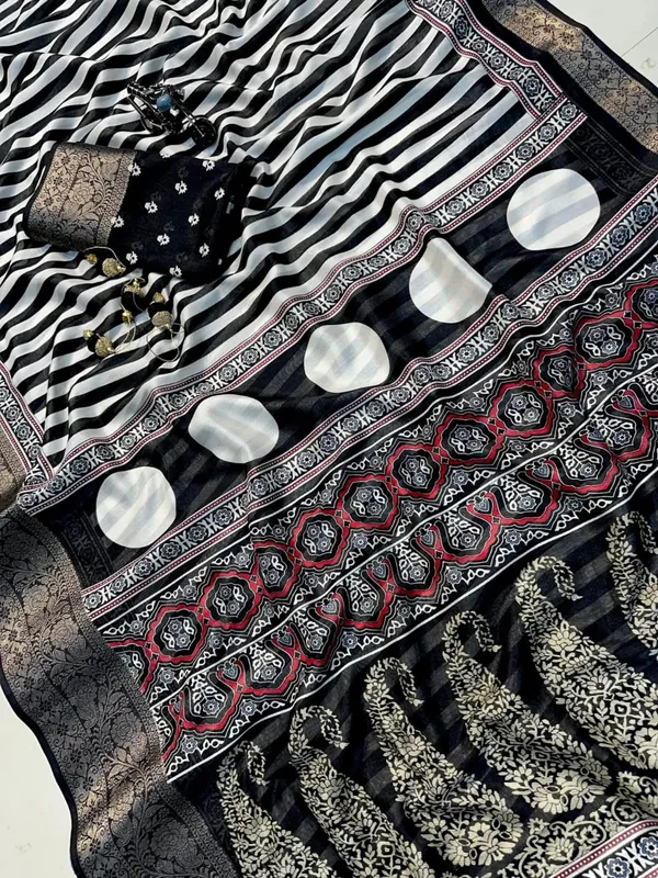Dola_Silk_Saree_with_Intricate_Jacquard_Border