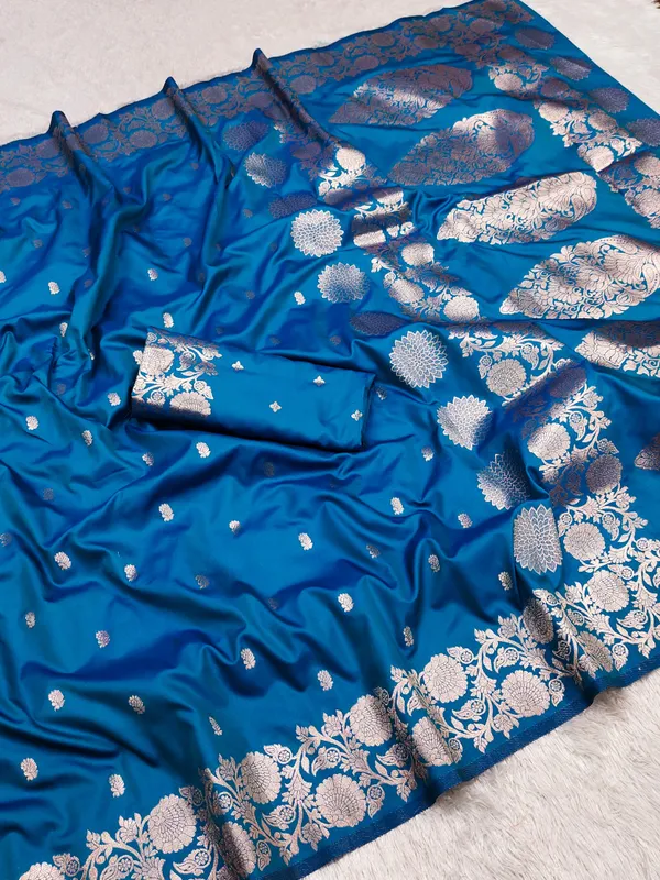 Elegant_Designer_Zari_Woven_Silk_Saree_with_Unique_Pallu_and_Border