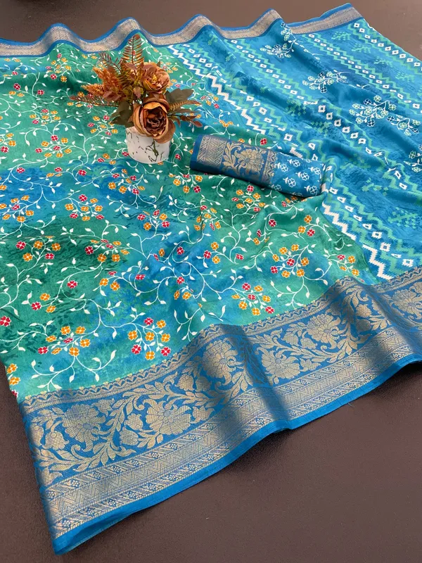 The_Dola_Silk_Jacquard_Saree_Ensemble