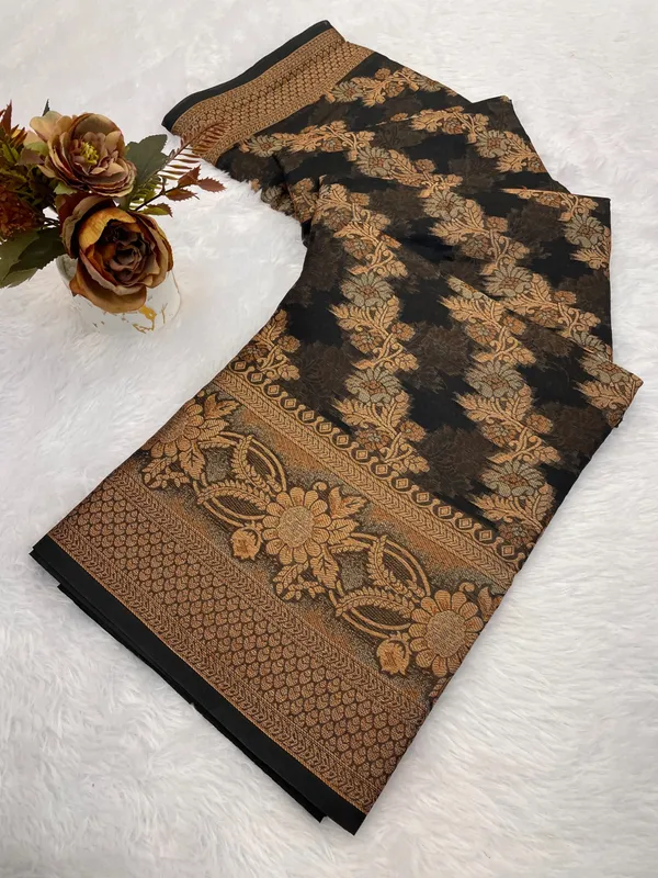 Designer_Organza_Saree_with_Rich_Pallu_and_Intricate_Border