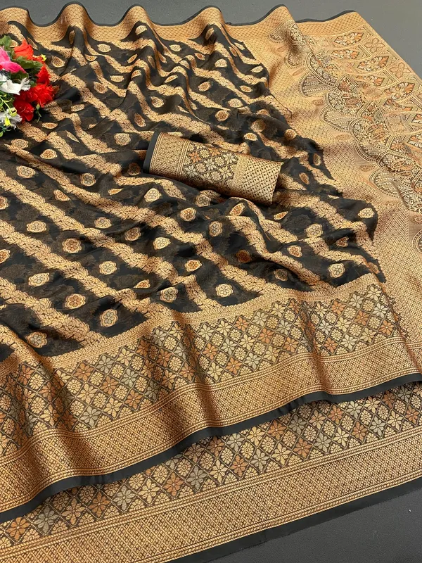 Premium_Quality_Organza_Saree_with_Grand_Pallu