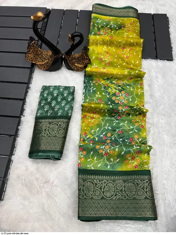 The_Dola_Silk_Jacquard_Saree_Ensemble