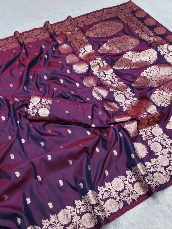 Elegant_Designer_Zari_Woven_Silk_Saree_with_Unique_Pallu_and_Border