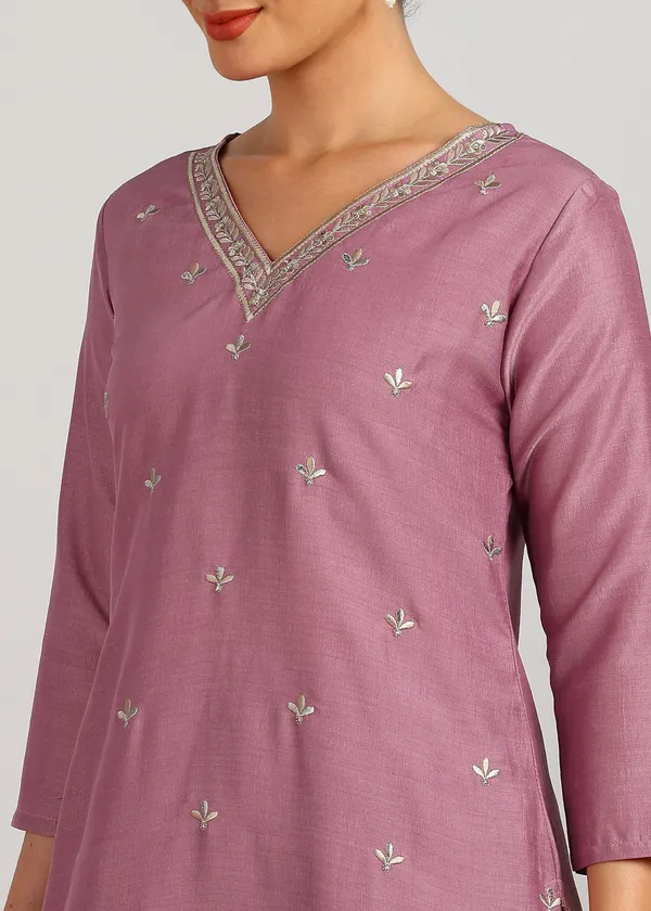 Lavender_Embroidered_Kurta_Set_With_Dupatta_For_Women_|_Premium_Kurta_Set_For_Daily_Wear