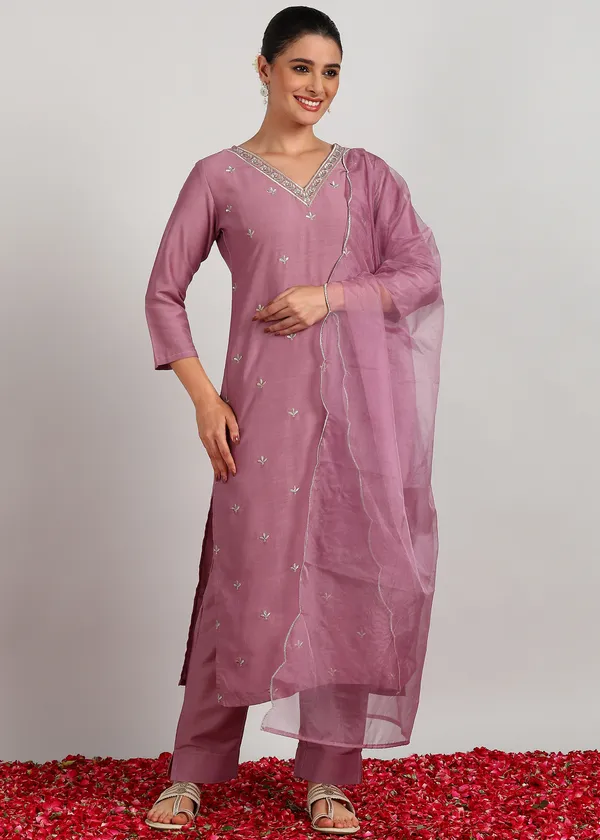 Lavender_Embroidered_Kurta_Set_With_Dupatta_For_Women_|_Premium_Kurta_Set_For_Daily_Wear