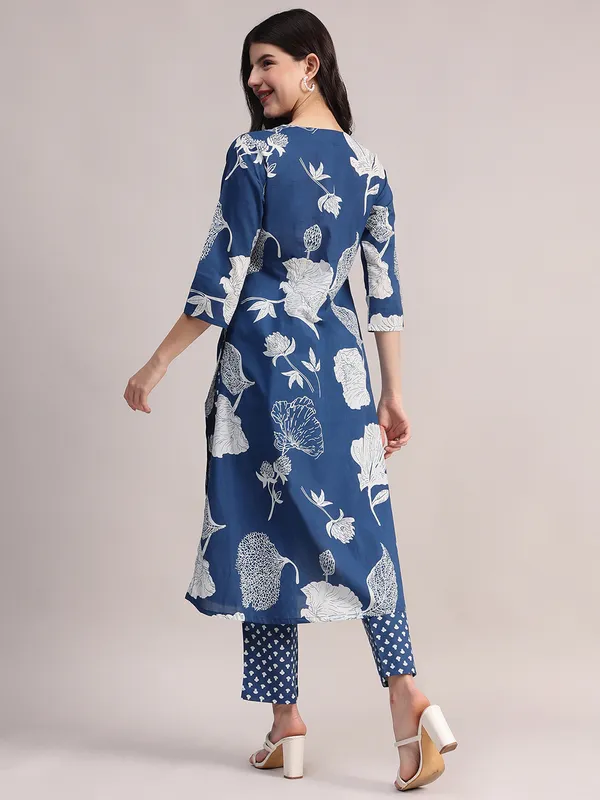 Blue_Floral_Printed_Cotton_Kurta_With_Trouser_For_Women