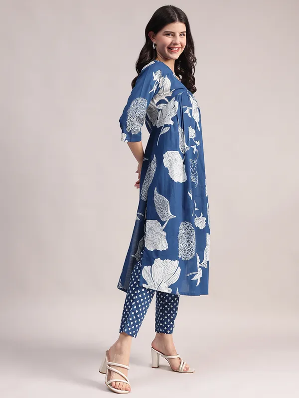 Blue_Floral_Printed_Cotton_Kurta_With_Trouser_For_Women