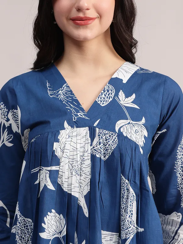 Blue_Floral_Printed_Cotton_Kurta_With_Trouser_For_Women
