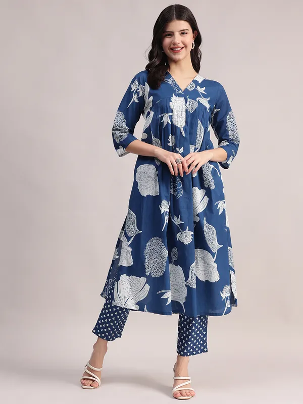 Blue_Floral_Printed_Cotton_Kurta_With_Trouser_For_Women