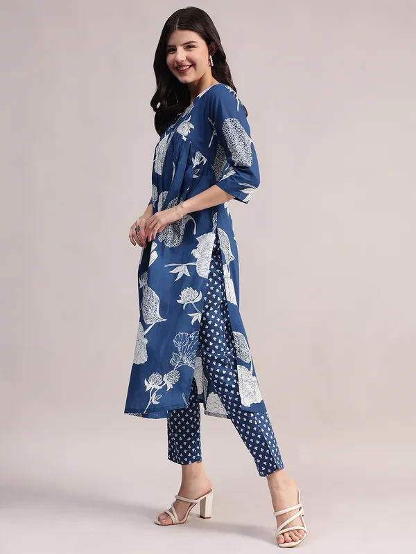 Blue_Floral_Printed_Cotton_Kurta_With_Trouser_For_Women