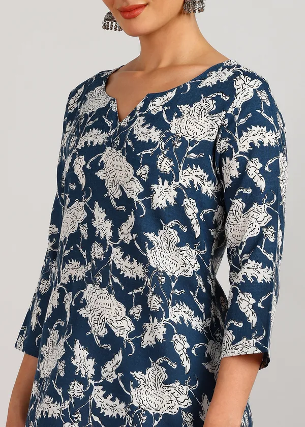 Navy_Blue_&_White_Floral_Printed_Tunic_For_Women