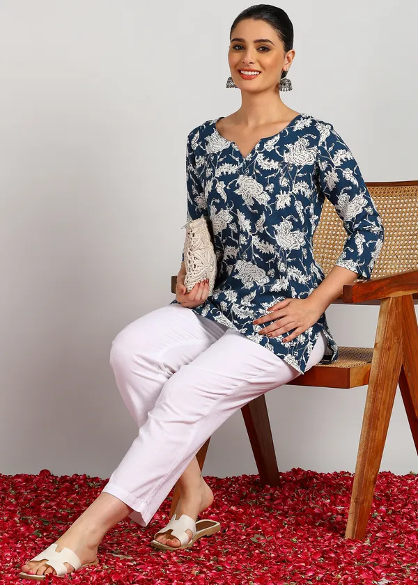 Navy_Blue_&_White_Floral_Printed_Tunic_For_Women