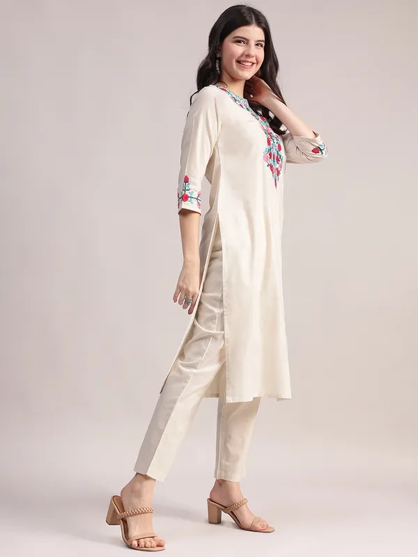 Off-White_Embroidered_Cotton_Flex_Co-Ord_Set_For_Women