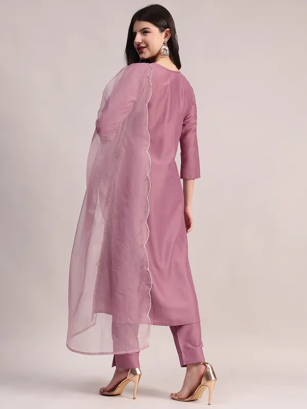 Lavender_Embroidered_Chinon_Kurta_With_Straight_Pants_&_Organza_Dupatta_Set_For_Women
