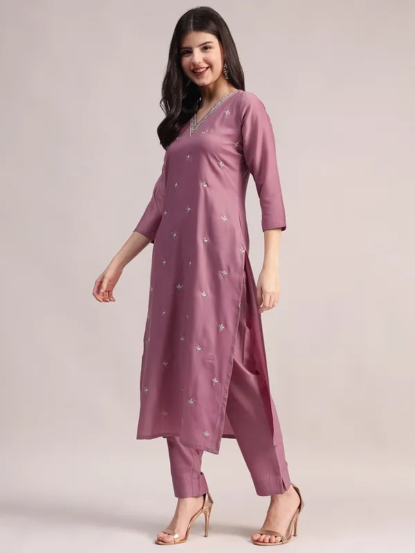 Lavender_Embroidered_Chinon_Kurta_With_Straight_Pants_&_Organza_Dupatta_Set_For_Women