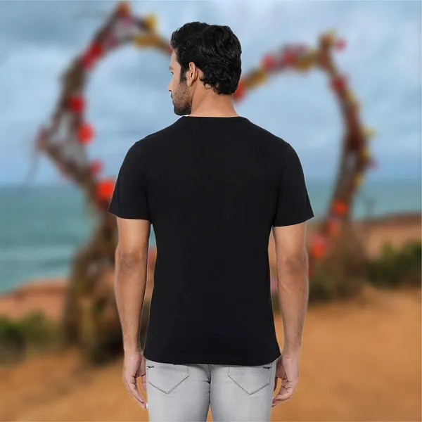 Black_Badtameez_Dil_Cotton_Premium_&_Elegant_Regular_T-Shirt_For_Unisex