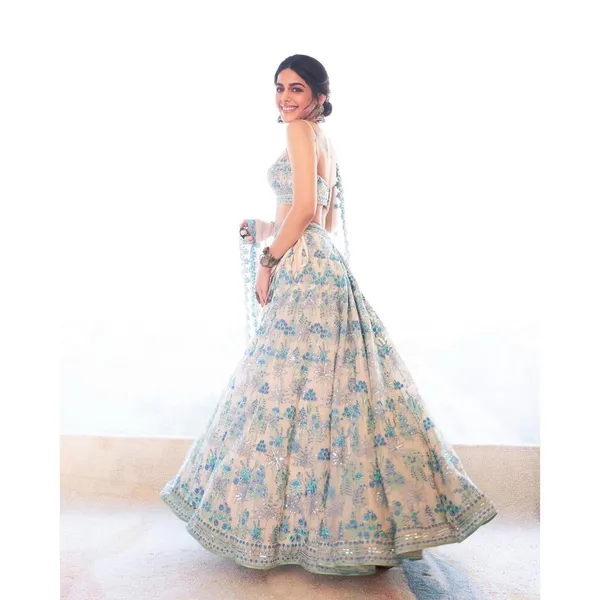 Off_White_color_Bridal_Semi-Stitched_Lehenga_Choli_Set_For_Women