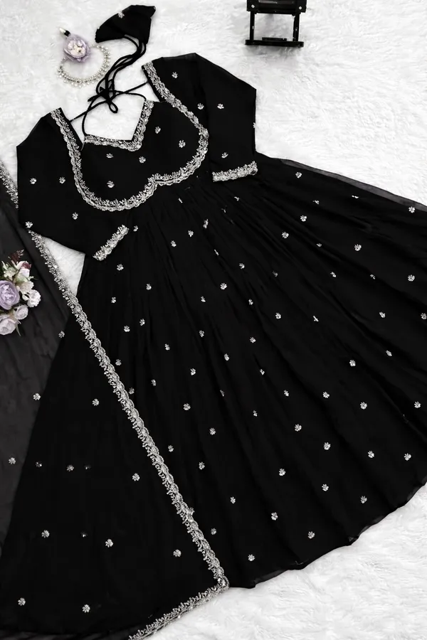 Black_color_Anarkali_Gown_With_Dupatta_Set_For_Women
