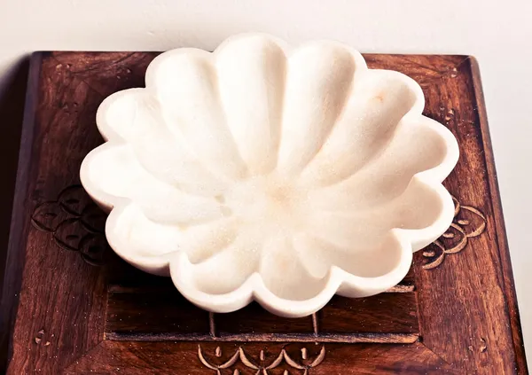White_Marble_Leher_Urli_Handcrafted_Decorative_Centerpiece_For_Home,_Weddings,_And_Festive_Occasions_Traditional_Decor_I_Traditional_Decor_I_8_Inch_Uruli