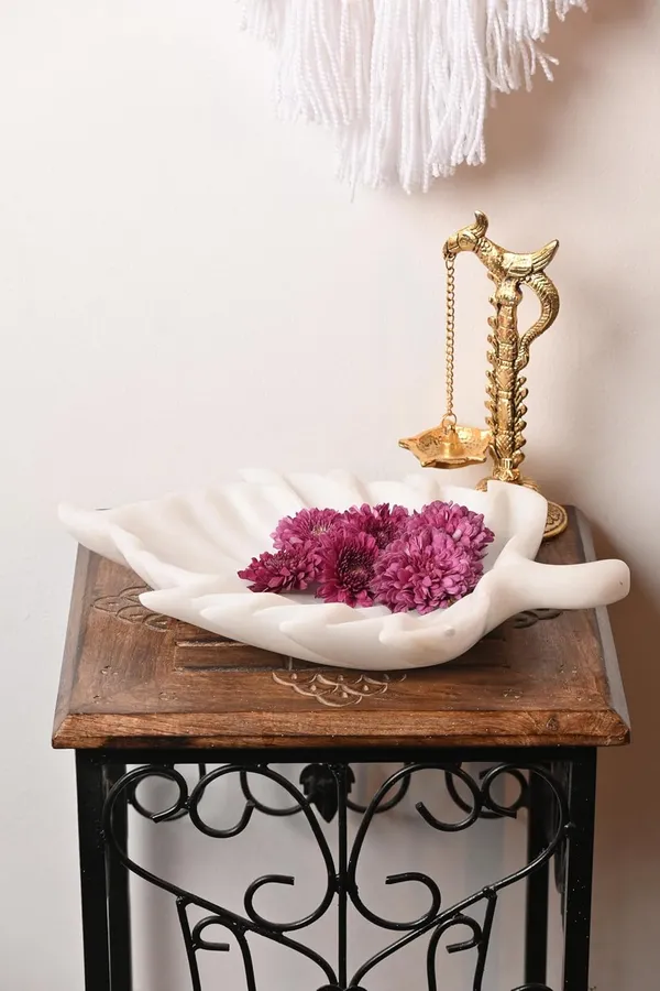 White_Exquisite_Marble_Leaf-Shaped_Decorative_Plate_Perfect_For_Home_Decor_And_Festive_Use_I_Handcrafted_Centerpiece_For_Home,_Weddings,Festive_Occasions_Traditional_Decor,_12_Inch