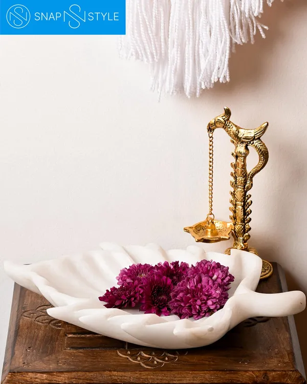 White_Exquisite_Marble_Leaf-Shaped_Decorative_Plate_Perfect_For_Home_Decor_And_Festive_Use_I_Handcrafted_Centerpiece_For_Home,_Weddings,Festive_Occasions_Traditional_Decor,_12_Inch