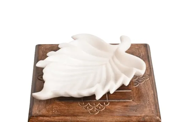 White_Exquisite_Marble_Leaf-Shaped_Decorative_Plate_Perfect_For_Home_Decor_And_Festive_Use_I_Handcrafted_Centerpiece_For_Home,_Weddings,Festive_Occasions_Traditional_Decor,_12_Inch