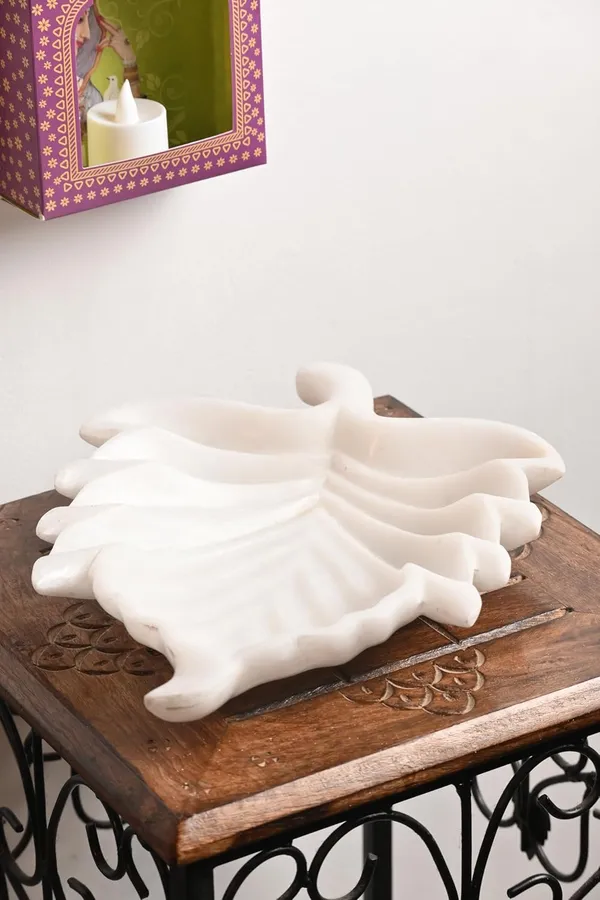 White_Exquisite_Marble_Leaf-Shaped_Decorative_Plate_Perfect_For_Home_Decor_And_Festive_Use_I_Handcrafted_Centerpiece_For_Home,_Weddings,Festive_Occasions_Traditional_Decor,_12_Inch