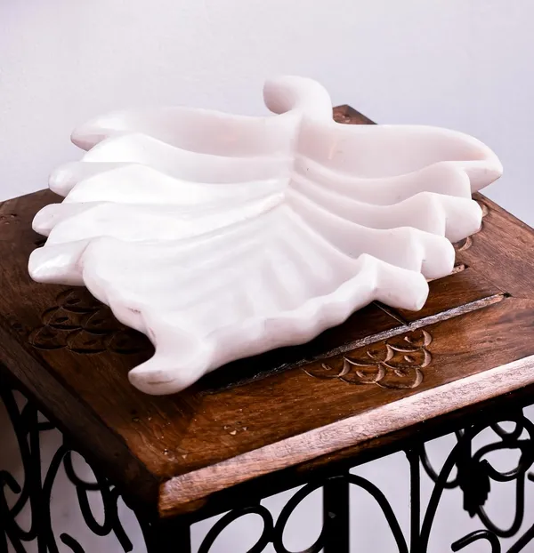 White_Exquisite_Marble_Leaf-Shaped_Decorative_Plate_Perfect_For_Home_Decor_And_Festive_Use_I_Handcrafted_Centerpiece_For_Home,_Weddings,Festive_Occasions_Traditional_Decor,_12_Inch