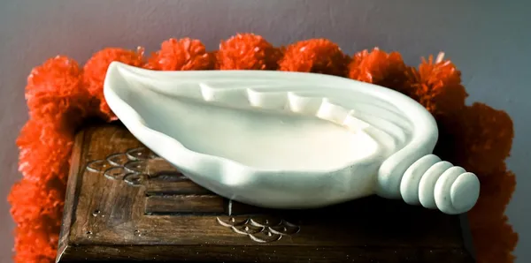 White_Marble_Urli_I_Handcrafted_Decorative_Centerpiece_For_Home,_Weddings,_And_Festive_Occasions_I_Traditional_Decor_I_Traditional_Decor_I_12_Inch_Uruli